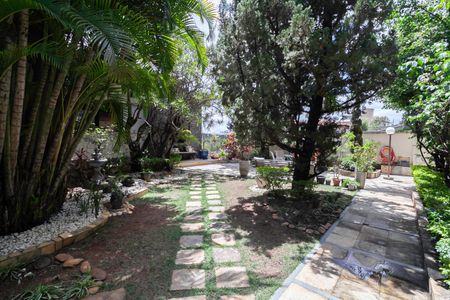 Casa à venda com 1200m², 4 quartos e 6 vagasJardim