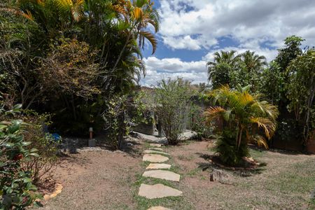 Casa à venda com 1200m², 4 quartos e 6 vagasQuintal