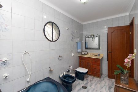 Casa à venda com 440m², 3 quartos e 7 vagasBanheiro da Suíte