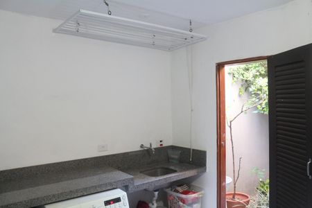 Casa à venda com 149m², 3 quartos e 1 vagaÁrea de Serviço