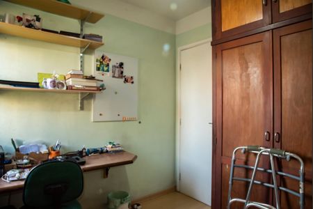 Apartamento à venda com 75m², 3 quartos e 2 vagasQuarto 2