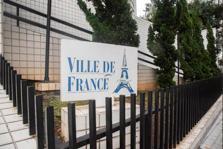 Apartamento à venda com 75m², 3 quartos e 2 vagasFrente