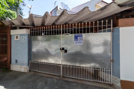 Casa à venda com 149m², 2 quartos e 2 vagas Casa à venda com 149m², 2 quartos e 2 vagasFachada