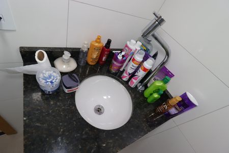 Apartamento à venda com 69m², 2 quartos e 1 vagaBanheiro da Suíte - Pia