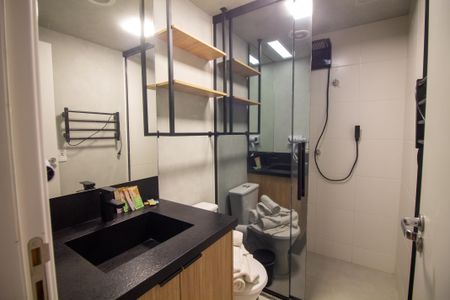 Banheiro de kitnet/studio à venda com 1 quarto, 25m² em Jardim das Acacias, São Paulo