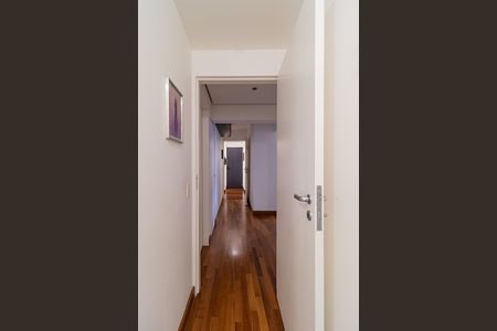 Apartamento à venda com 130m², 2 quartos e 2 vagasCorredor