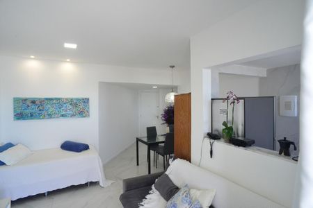 Sala de apartamento para alugar com 1 quarto, 50m² em Barra da Tijuca, Rio de Janeiro