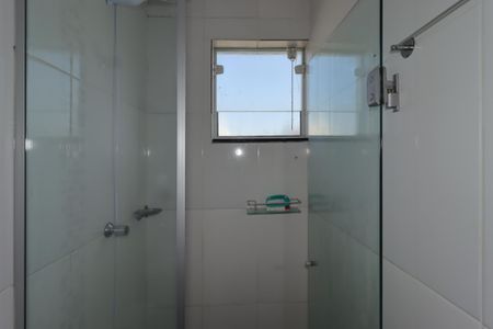 Banheiro da suíte de apartamento para alugar com 2 quartos, 50m² em Jardim Ocara, Santo André
