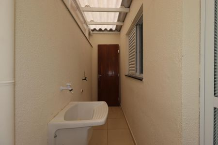 Área de serviço de apartamento para alugar com 2 quartos, 50m² em Jardim Ocara, Santo André