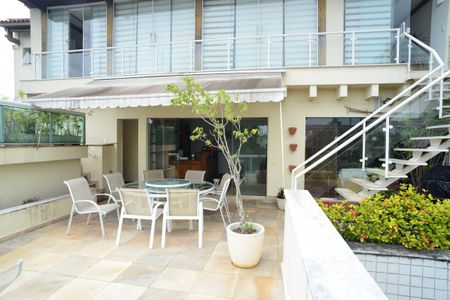 Apartamento para alugar com 350m², 3 quartos e 2 vagasVaranda