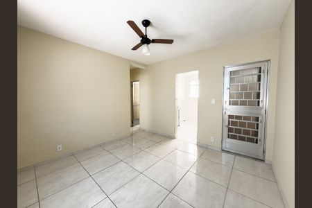 Sala de apartamento à venda com 2 quartos, 49m² em Olaria, Rio de Janeiro