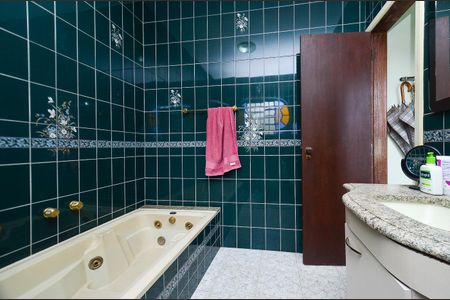 Casa à venda com 390m², 4 quartos e 4 vagas Casa à venda com 390m², 4 quartos e 4 vagasBanheiro Suite 2