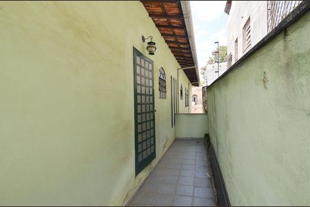 Casa à venda com 390m², 4 quartos e 4 vagas Casa à venda com 390m², 4 quartos e 4 vagasVaranda Suite 1