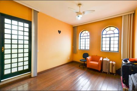 Casa à venda com 390m², 4 quartos e 4 vagas Casa à venda com 390m², 4 quartos e 4 vagasSuite 1