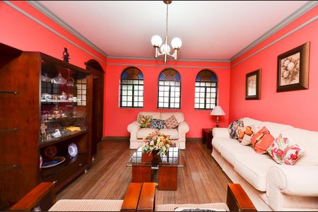 Casa à venda com 390m², 4 quartos e 4 vagas Casa à venda com 390m², 4 quartos e 4 vagasSala de Estar