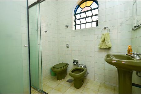 Casa à venda com 390m², 4 quartos e 4 vagas Casa à venda com 390m², 4 quartos e 4 vagasBanheiro Social