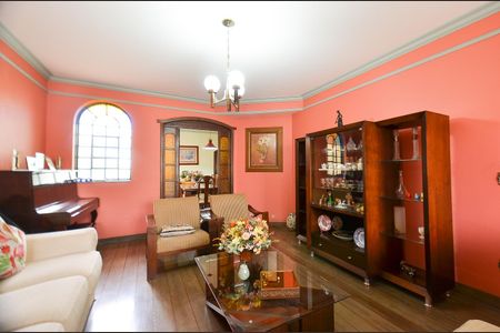 Casa à venda com 390m², 4 quartos e 4 vagas Casa à venda com 390m², 4 quartos e 4 vagasSala de Estar