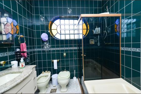 Casa à venda com 390m², 4 quartos e 4 vagas Casa à venda com 390m², 4 quartos e 4 vagasBanheiro Suite 2