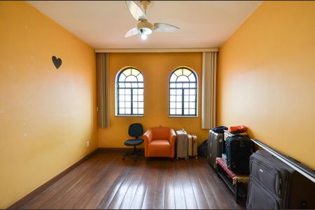 Casa à venda com 390m², 4 quartos e 4 vagas Casa à venda com 390m², 4 quartos e 4 vagasSuite 1