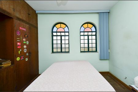 Casa à venda com 390m², 4 quartos e 4 vagas Casa à venda com 390m², 4 quartos e 4 vagasQuarto 1