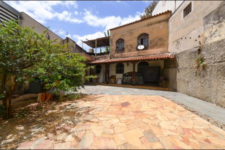 Casa à venda com 390m², 4 quartos e 4 vagas Casa à venda com 390m², 4 quartos e 4 vagasÁrea externa