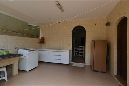 Casa à venda com 390m², 4 quartos e 4 vagas Casa à venda com 390m², 4 quartos e 4 vagasÁrea de Serviço