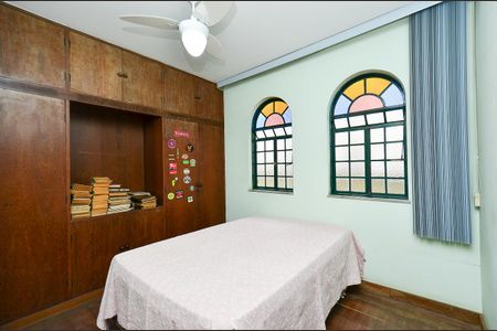 Casa à venda com 390m², 4 quartos e 4 vagas Casa à venda com 390m², 4 quartos e 4 vagasQuarto 1