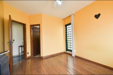 Casa à venda com 390m², 4 quartos e 4 vagas Casa à venda com 390m², 4 quartos e 4 vagasSuite 1