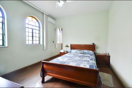 Casa à venda com 390m², 4 quartos e 4 vagas Casa à venda com 390m², 4 quartos e 4 vagasSuite 2