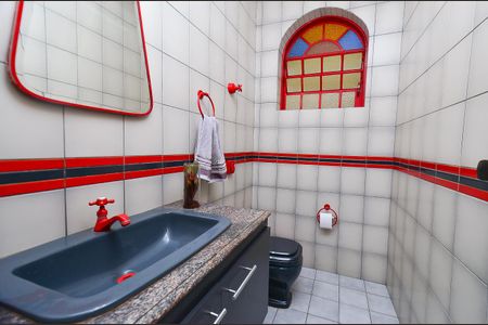 Casa à venda com 390m², 4 quartos e 4 vagas Casa à venda com 390m², 4 quartos e 4 vagasLavabo