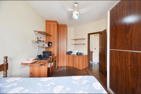 Casa à venda com 390m², 4 quartos e 4 vagas Casa à venda com 390m², 4 quartos e 4 vagasQuarto 2