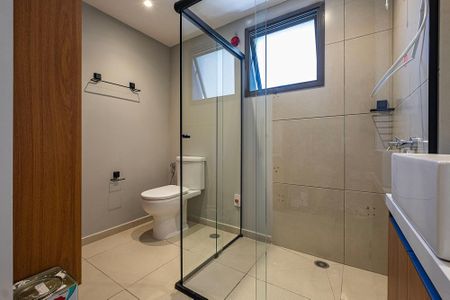 Banheiro de kitnet/studio para alugar com 1 quarto, 21m² em Sumarezinho, São Paulo