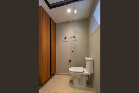 Banheiro de kitnet/studio para alugar com 1 quarto, 21m² em Sumarezinho, São Paulo