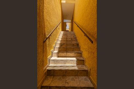 Casa à venda com 118m², 3 quartos e 2 vagasEscada