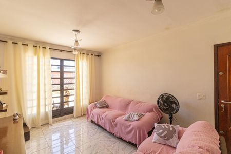 Casa à venda com 118m², 3 quartos e 2 vagasSala