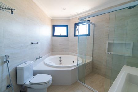 Apartamento para alugar com 243m², 3 quartos e 3 vagasBanheiro da Suíte 1