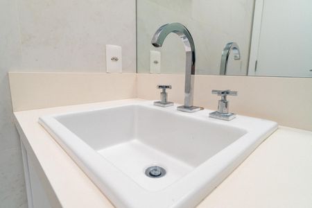 Apartamento para alugar com 243m², 3 quartos e 3 vagasBanheiro da Suíte 2 Detalhe