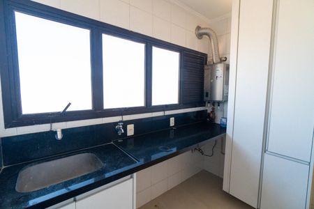 Apartamento para alugar com 243m², 3 quartos e 3 vagasÁrea de Serviço