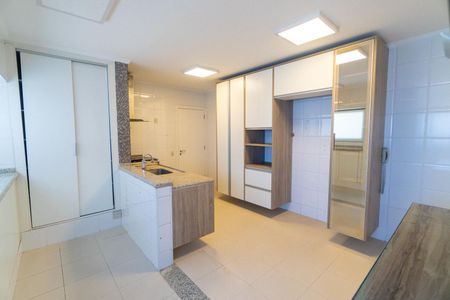 Apartamento para alugar com 243m², 3 quartos e 3 vagasCozinha