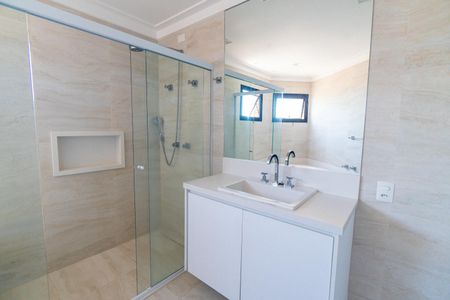 Apartamento para alugar com 243m², 3 quartos e 3 vagasBanheiro da Suíte 1