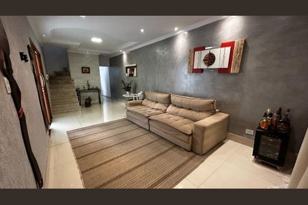 Foto 02 de casa à venda com 3 quartos, 150m² em Cidade São Francisco, São Paulo