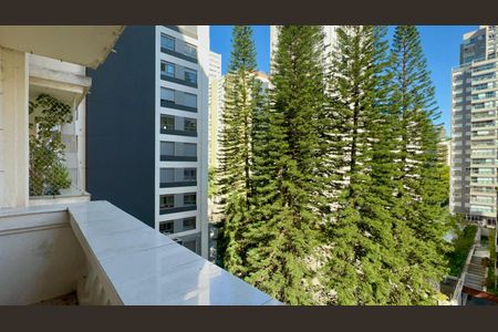 Apartamento à venda com 168m², 4 quartos e 1 vaga Apartamento à venda com 168m², 4 quartos e 1 vagaSacada