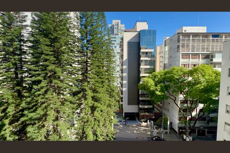 Apartamento à venda com 168m², 4 quartos e 1 vaga Apartamento à venda com 168m², 4 quartos e 1 vagaVista da Sacada