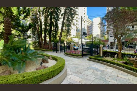 Apartamento à venda com 168m², 4 quartos e 1 vaga Apartamento à venda com 168m², 4 quartos e 1 vagaEntrada