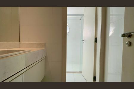 Apartamento à venda com 168m², 4 quartos e 1 vaga Apartamento à venda com 168m², 4 quartos e 1 vagaBanheiro