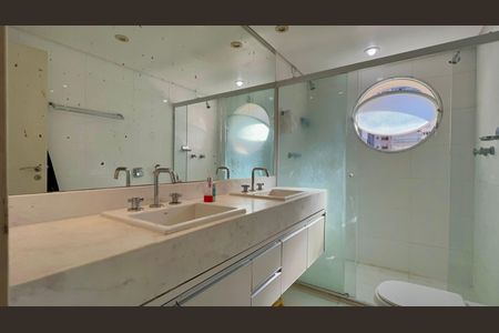 Apartamento à venda com 168m², 4 quartos e 1 vaga Apartamento à venda com 168m², 4 quartos e 1 vagaBanheiro da Suíte 2