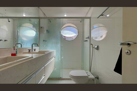 Apartamento à venda com 168m², 4 quartos e 1 vaga Apartamento à venda com 168m², 4 quartos e 1 vagaBanheiro da Suíte 2