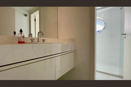 Apartamento à venda com 168m², 4 quartos e 1 vaga Apartamento à venda com 168m², 4 quartos e 1 vagaBanheiro