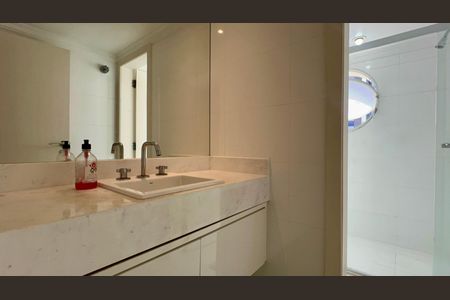 Apartamento à venda com 168m², 4 quartos e 1 vaga Apartamento à venda com 168m², 4 quartos e 1 vagaBanheiro