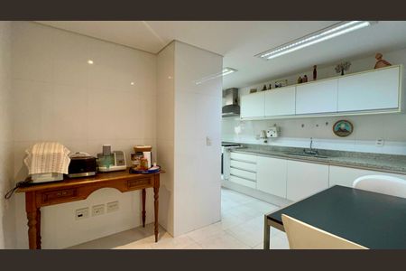 Apartamento à venda com 168m², 4 quartos e 1 vaga Apartamento à venda com 168m², 4 quartos e 1 vagaCozinha